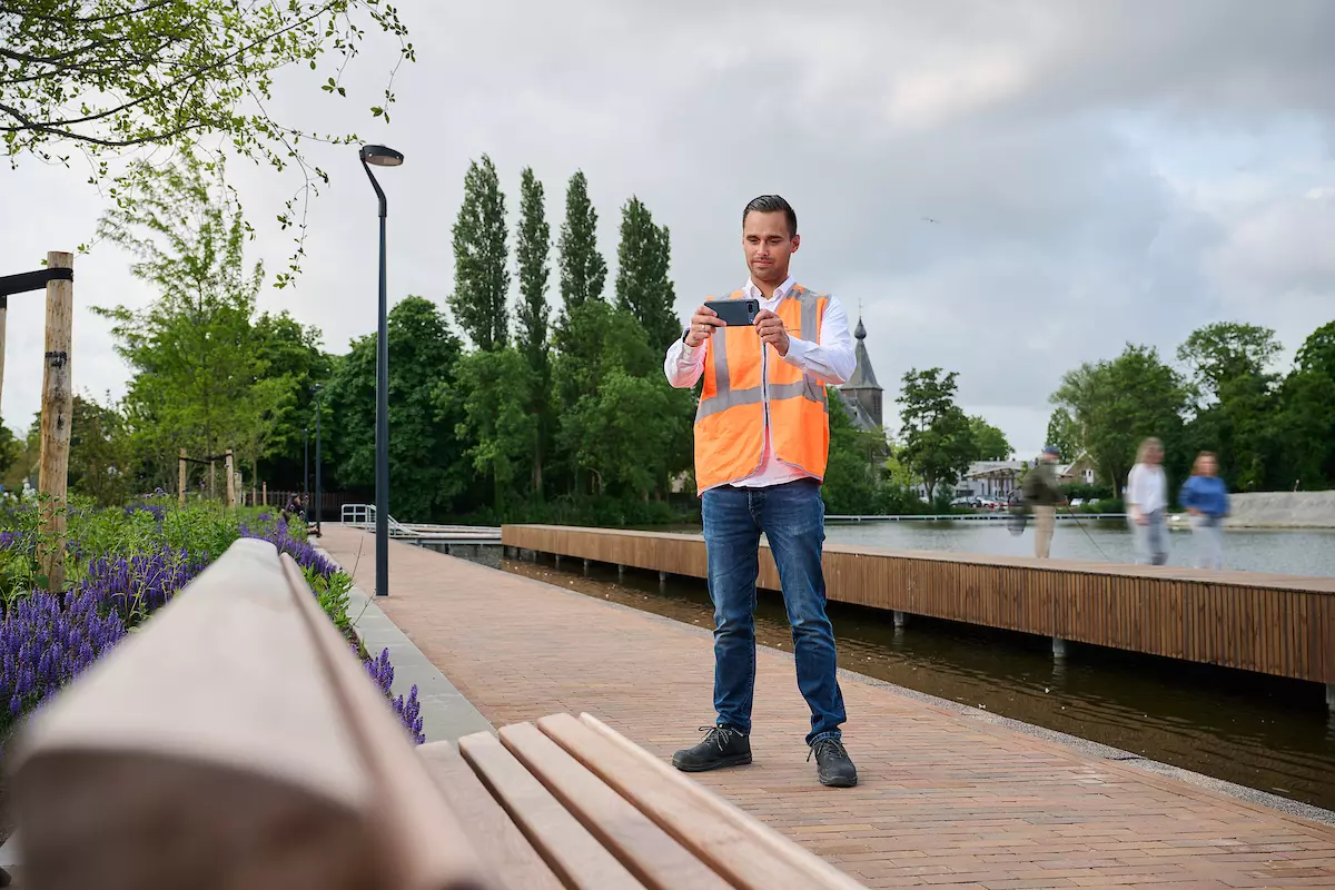 Armando Boin Directievoerder gemeente Zoetermeer staat voor de dobbe